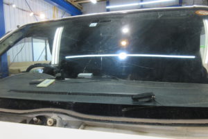 トヨタ ハイエース200系標準　コートテクト熱反射フロントガラス交換