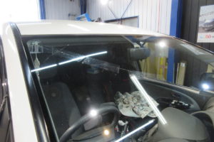 トヨタ エスティマ30　サンテクト断熱フロントガラス交換
