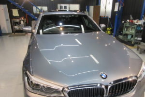 BMW 523dツーリング　フロントガラス研磨