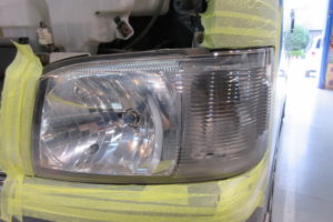 トヨタ ハイエース200系標準　ヘッドライト磨き