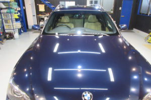 BMW 5 ツーリング　フロントガラス交換