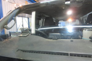 トヨタ ハイエース200系標準　中古純正フロントガラス交換