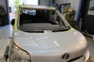 トヨタ ヴォクシー70　サンテクト断熱フロントガラス交換