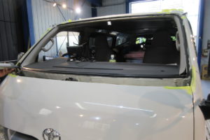 トヨタ ハイエース200系標準　サンテクト断熱フロントガラス交換