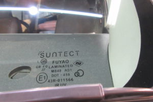 トヨタ ハイエース200系標準　サンテクト断熱フロントガラス交換