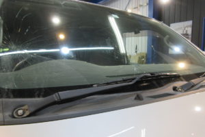 トヨタ ハイエース200系標準　純正中古フロントガラス交換