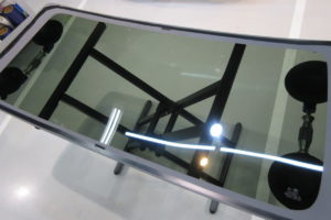 トヨタ ハイエース200系標準　リアガラス交換･取付