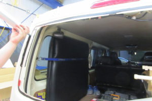トヨタ ハイエース200系標準　リアガラス交換･取付