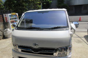 トヨタ ハイエース200系標準　コートテクト熱反射フロントガラス交換